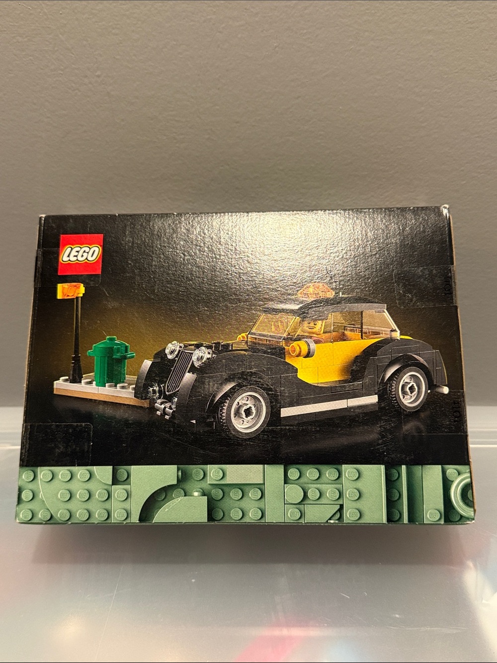 LEGO Vintage Taxi Building Set - 40532 - Picture 2 of 5